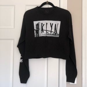 BKLYN crop long sleeve shirt